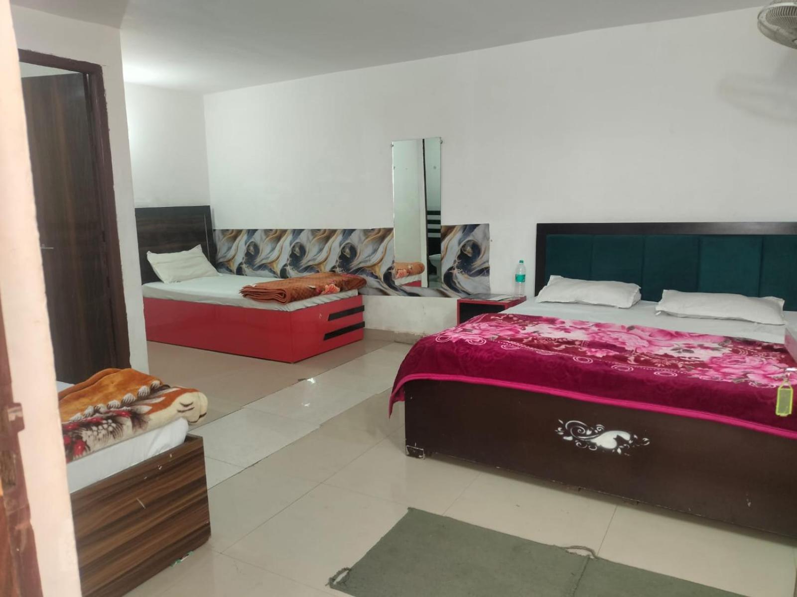 Amit Guest Innn Vrindavan Ngoại thất bức ảnh